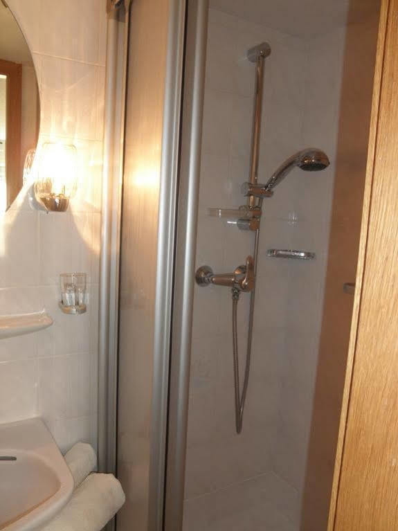 Pension Holzgarten เรเกนส์บวร์ก ภายนอก รูปภาพ