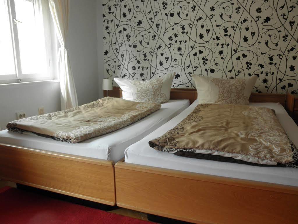 Pension Holzgarten เรเกนส์บวร์ก ภายนอก รูปภาพ