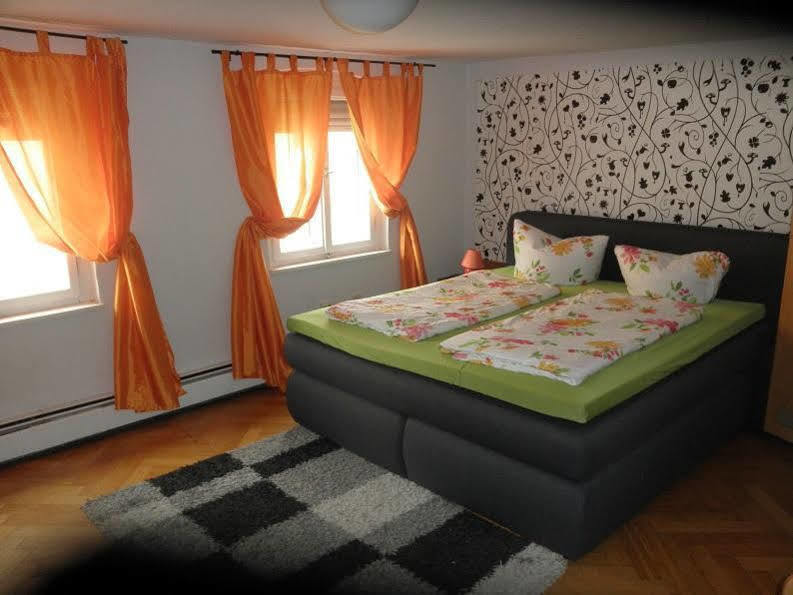 Pension Holzgarten เรเกนส์บวร์ก ภายนอก รูปภาพ