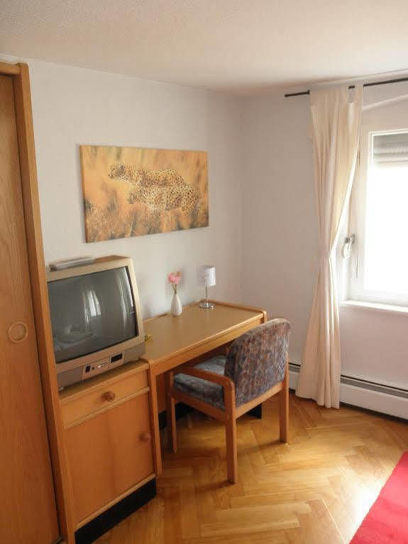 Pension Holzgarten เรเกนส์บวร์ก ภายนอก รูปภาพ